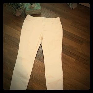 White skinny cropped pants